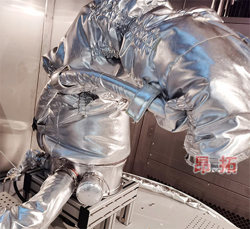 加熱機器人防護服