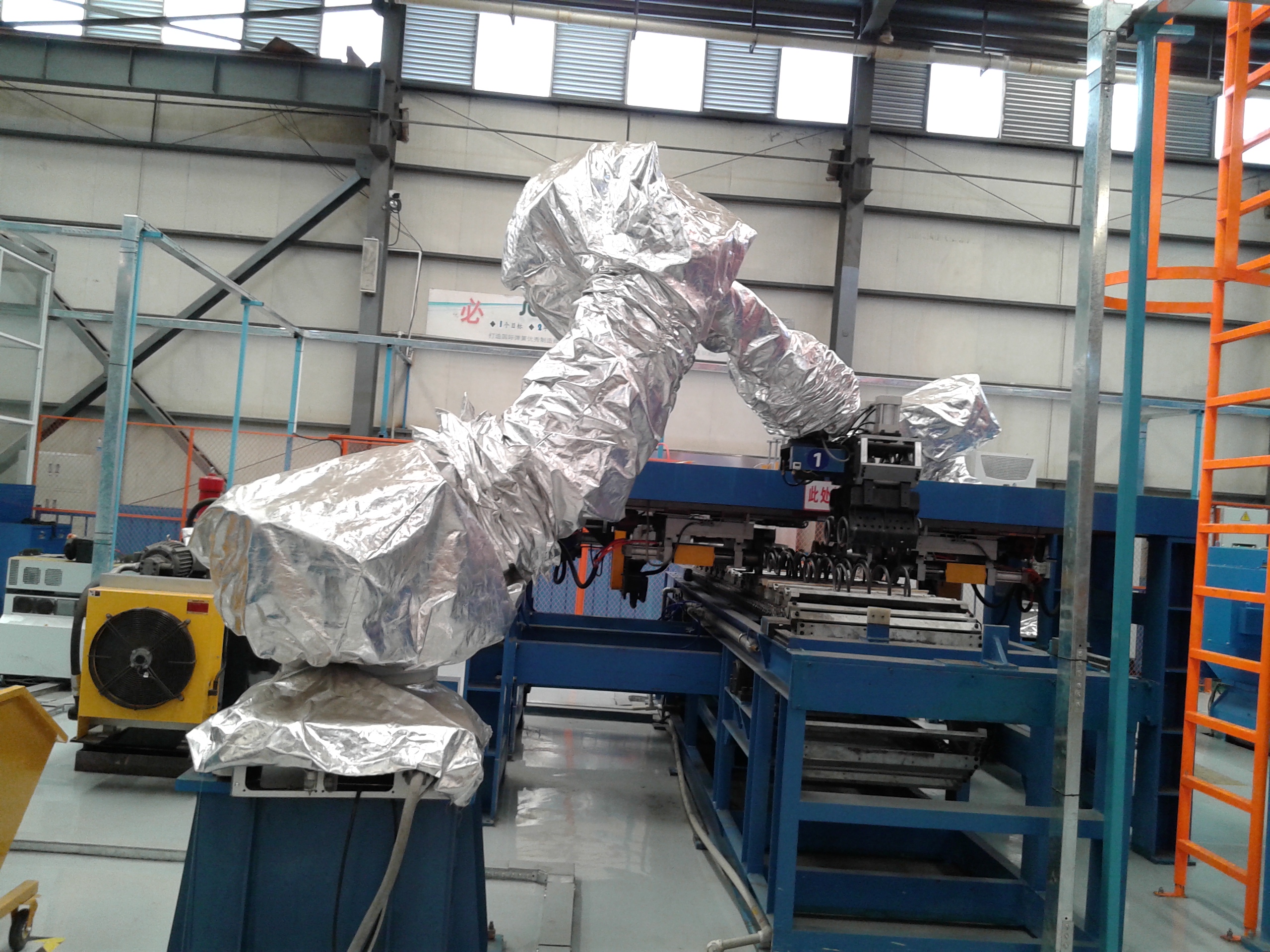 耐高溫機(jī)器人防護(hù)服