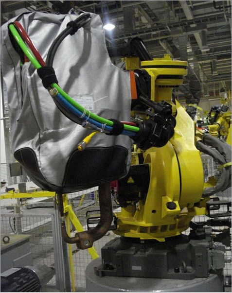焊鉗機(jī)器人防護(hù)服